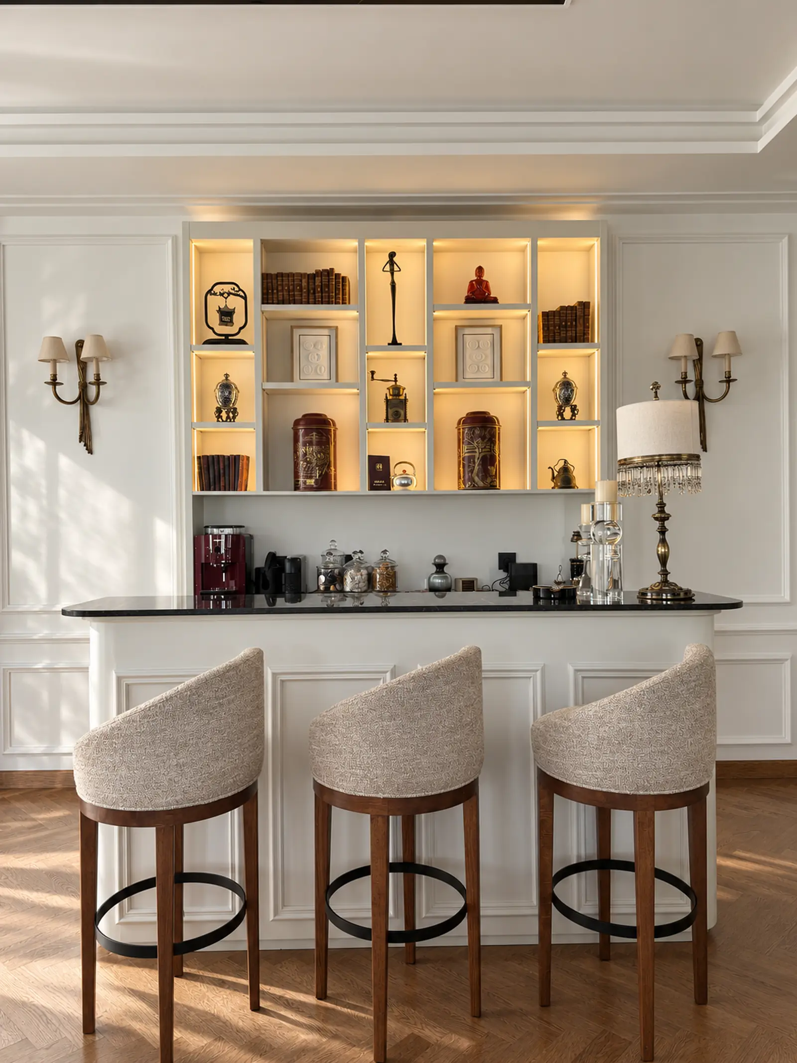 Bar sur mesure et menuiserie intégrée dans un intérieur BAIA